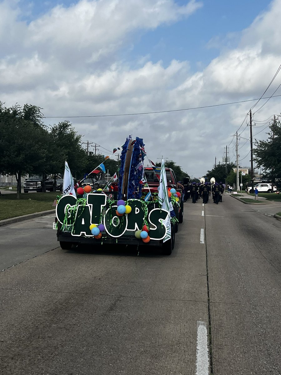 Youens_Gators's tweet photo. @AliefISD International Parade was a blast! https://t.co/XUmp4D4Cfl