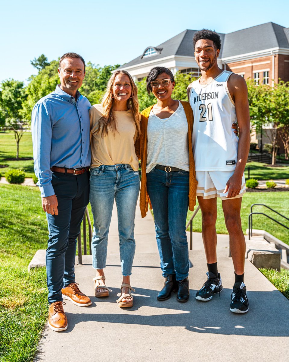 To be a Trojan…?💛🖤💛🖤 
@JimmieWilliams_ @AUTrojansMBB #NotCommitted #OfficialVisit #GoTrojans