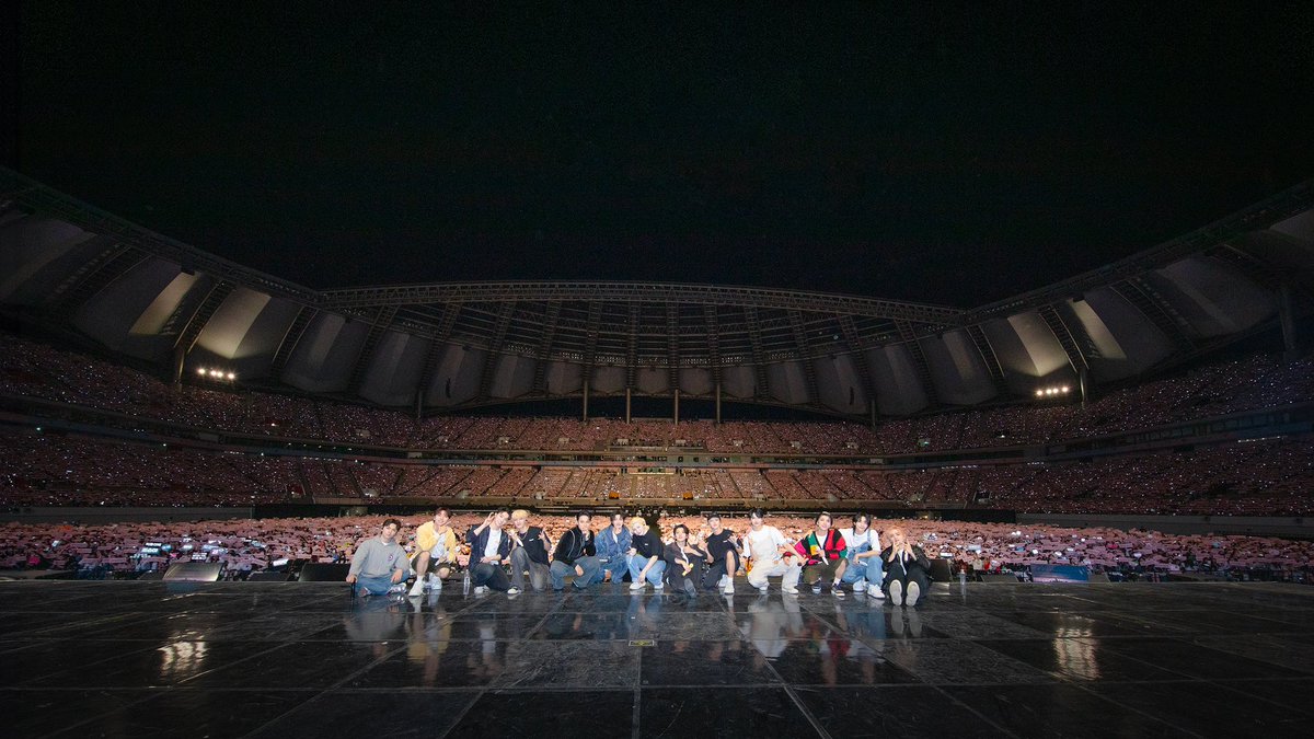 pledis_17's tweet photo. [17'S] 세븐틴 캐럿 👏👏 FOLLOW AGAIN

세상에서 가장 빛나는 우리
지금은 세븐틴과 캐럿의 시대🩷🩵

#SEVENTEEN #세븐틴
#SVT_TOUR_FOLLOW_AGAIN_TO_SEOUL
#FOLLOW_AGAIN https://t.co/HzG1fgxtcR