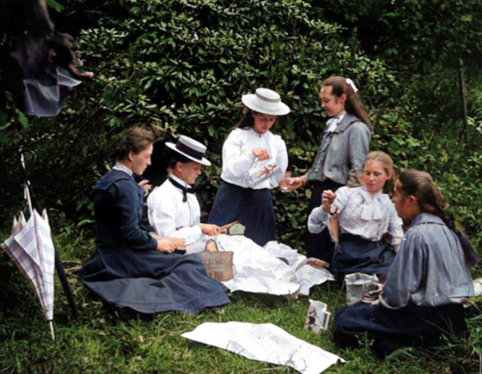 A picnic at Selby Albey, in Selby North Yorkshire by James Whitehead Patterson in 1901 #selby #yorkshire #selbyabbey #picniclife