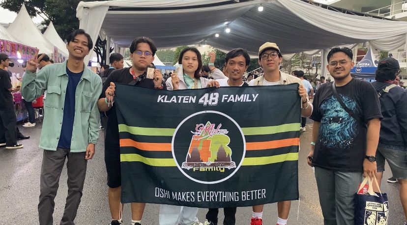 KlatenFam48's tweet photo. Perwakilan klaten48fam yg menghadiri Shani Graduation Concert "LAST Voyage" 🙌🏻

#klaten48fam #allregion48
#ShaniGraduationConcert https://t.co/3EXIXGv8mf