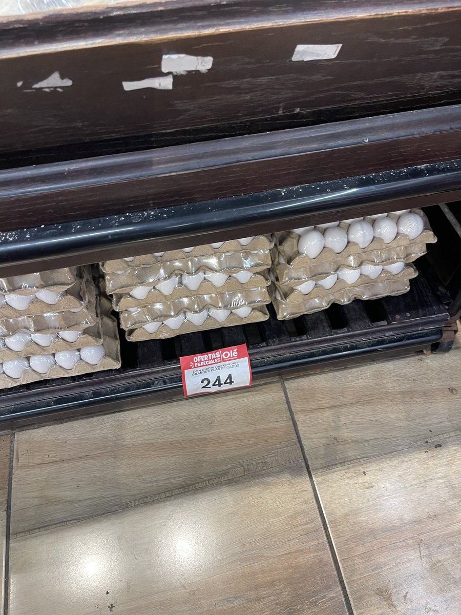 marizan_rafael's tweet photo. En el 2020 un cartón de HUEVOS costaba 110 pesos... Hoy gracias a Luis Abinader y al PRM está costando 244 pesos 🙄👇🏾

Ustedes querían CAMBIO, pues cojan CAMBIO 👍🏾 https://t.co/7jEXzMRgVS