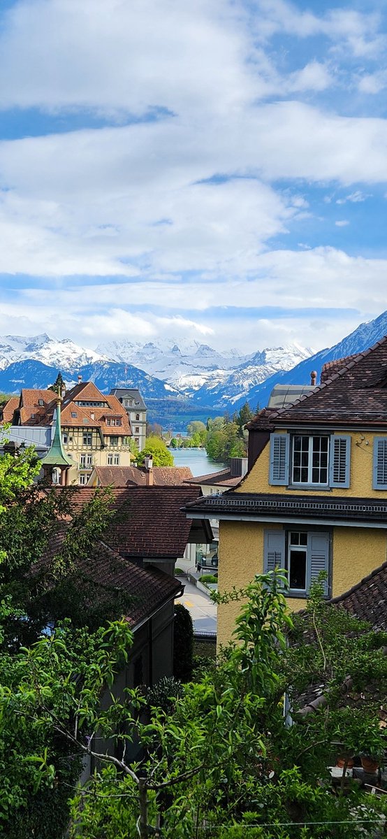 I thought Bern was beautiful, but holy shit!!! Thun is majestic!!