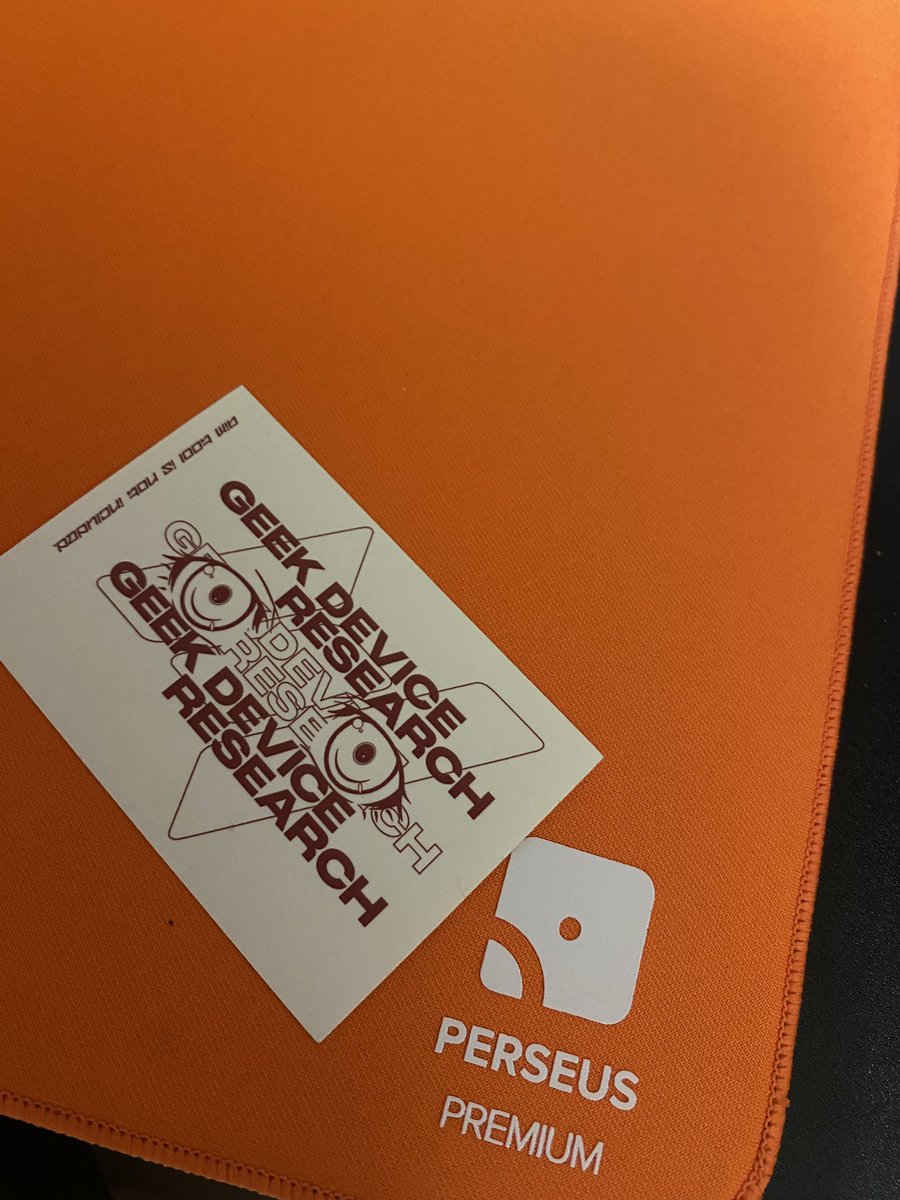_suck_my_life's tweet image. PERSEUSの外箱にステッカー付いてるの今気付いた
ステッカーもマウパもめっちゃええ