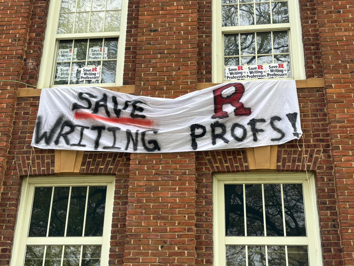 ruaaup_ptl's tweet photo. We are out here on Voorhees Mall on #RutgersDay demanding that @RutgersU administration reverse it’s unnecessary cuts and #SaveRWritingProfessors! Follow our thread here for more updates. @ruaaup 1/ https://t.co/4JYqILacG0