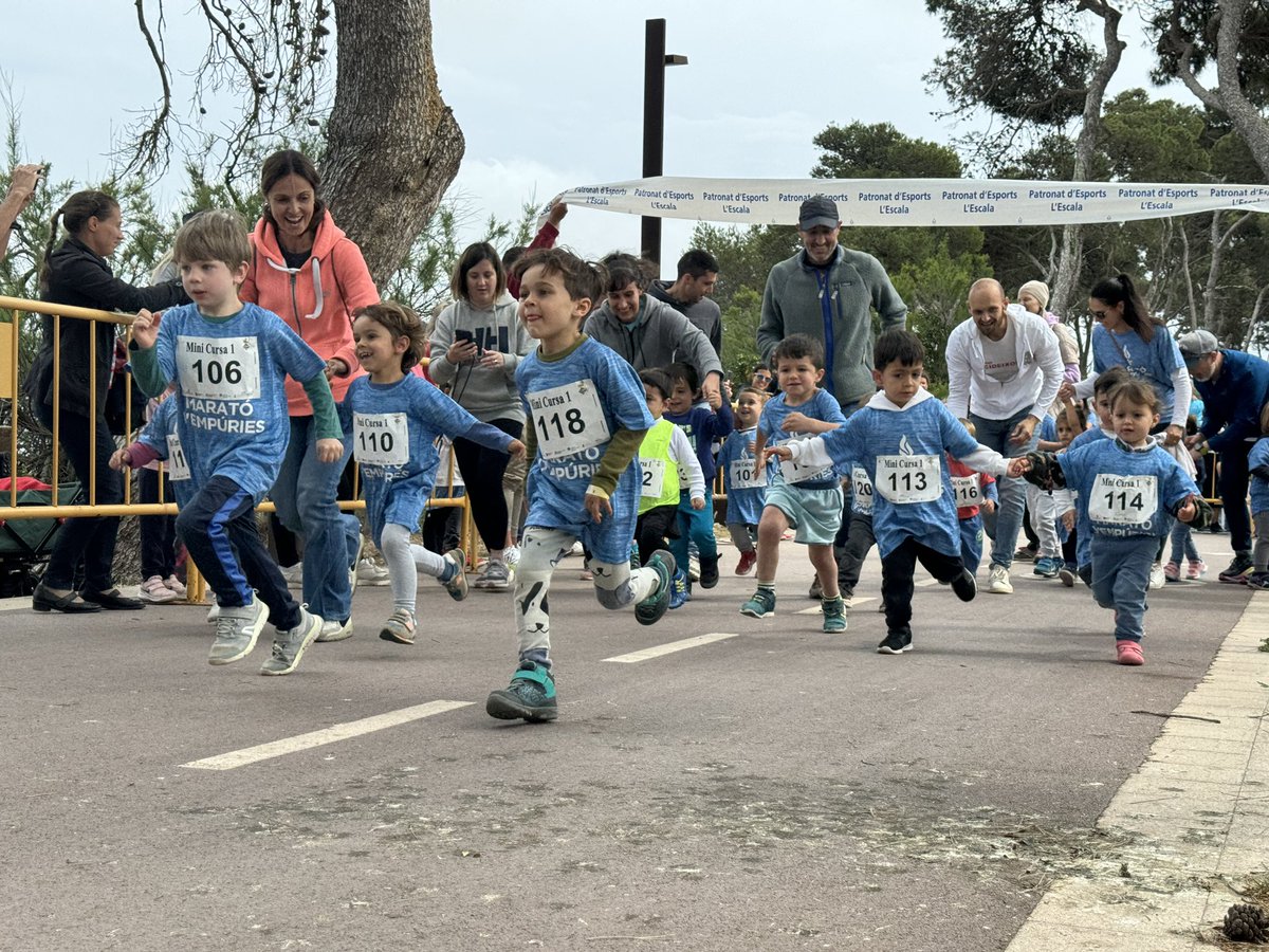 Dissabte a la tarda és el torn de les proves infantils i de 5km de la Marató d’Empúries. Demà, marató, mitja marató i 10km #visitlescala #incostabrava #catalunyaexperience #lEscalaMardEmpuries #escalamunicipal