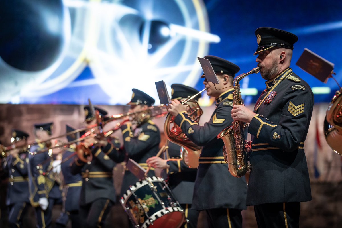 The Band of the #RoyalAirForce Regiment is currently performing at the #NorwegianMilitaryTattoo in #Oslo, #Norway 🇳🇴

The marching display includes music from #TopGun, #BandOfBrothers and #JamesBond, then wowing the crowds in the finale in the @oslospektrum 👏 

#RAFMusic 🎺✈️🥁