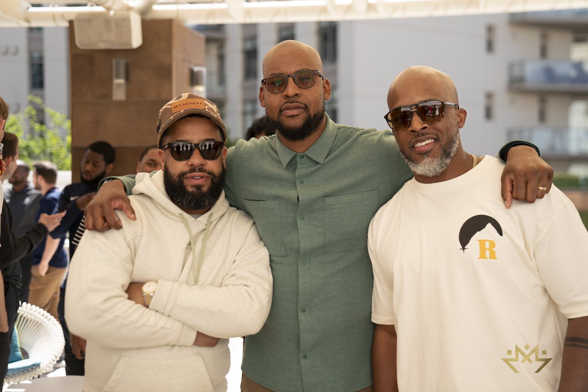 ROOTSest2022's tweet image. Would like to thank our family, Chris Williams @CoachCBWilliams and Julian Davis @ScholarJu of the , @ViiGroup , for stopping by our Social. #growingTogether🌳
📸 : @ElleMphotos