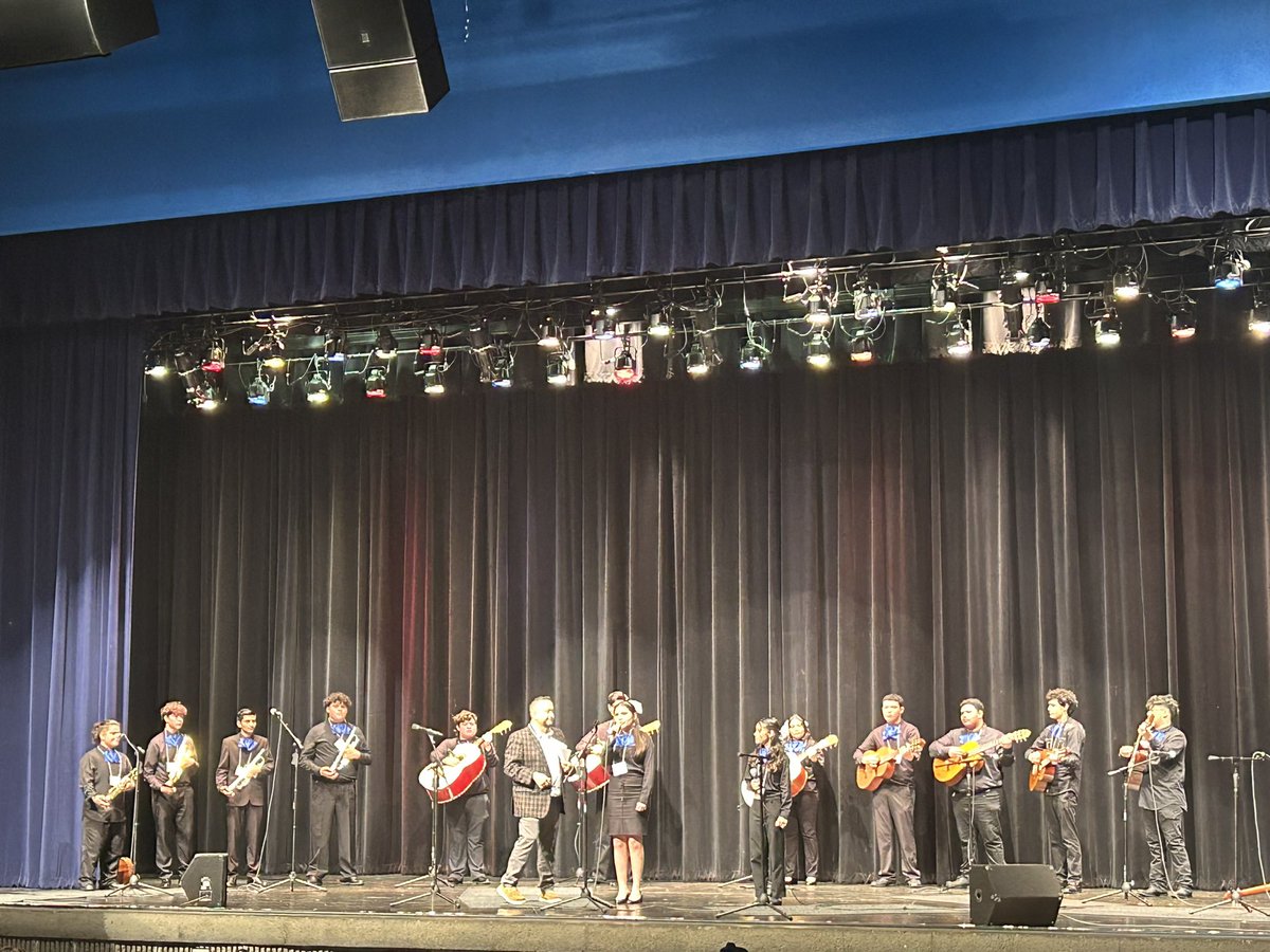 Congrats to the FBISD Mariachi Program for hosting the first annual FBISD Mariachi Festival at WHS Auditorium on April 27th. Groups from Aldine, Humble, Lamar, and FBISD performed for Professor, Jose Longoria, UH Mariachi Director. @FortBendISD @Willowridge_HS @MarshallBuffs