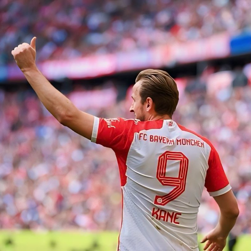 🏴󠁧󠁢󠁥󠁮󠁧󠁿 Harry Kane pelo Bayern em 23/24: 🏟 42 jogos ⚽️ 42 gols 🅰️ 11 assistências SURREAL a bola que esse cara joga!