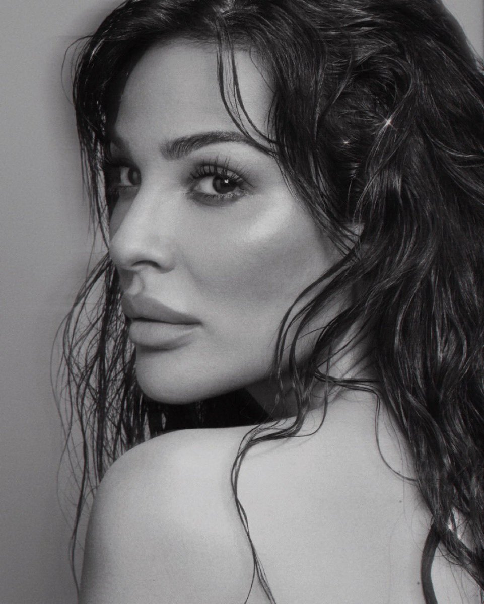 GORNNN_'s tweet photo. @nadinenjeim @nnnbeautyy #NNNbeauty : عند التسجيل عبر البريد الإلكتروني، سيصلكم كود خصم بنسبة ١٠٪ بالإضافه إلى شحن مجاني إلى جميع دول العالم🤍
『 @nadinenjeim ، #نادين_نسيب_نجيم』 https://t.co/AfNKqAaiB3