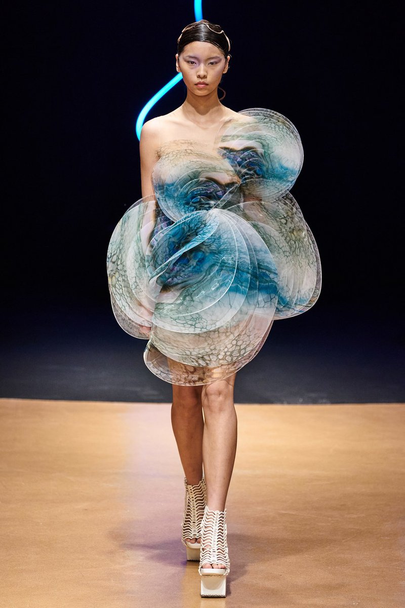 FashionweekNYC's tweet photo. Exquisite ART from Iris Van Herpen Couture Collections https://t.co/bVlMs286gH