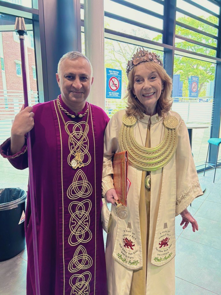 🗣️'Come into the sound of the Welsh language and put whatever amount of Cymraeg you have into practice. The journey and the work are calling.' A pleasure to be in the great city of Wrexham to kickoff @eisteddfod 2026 and witness Mererid Hopwood being crowned Archdruid Cymru 👑