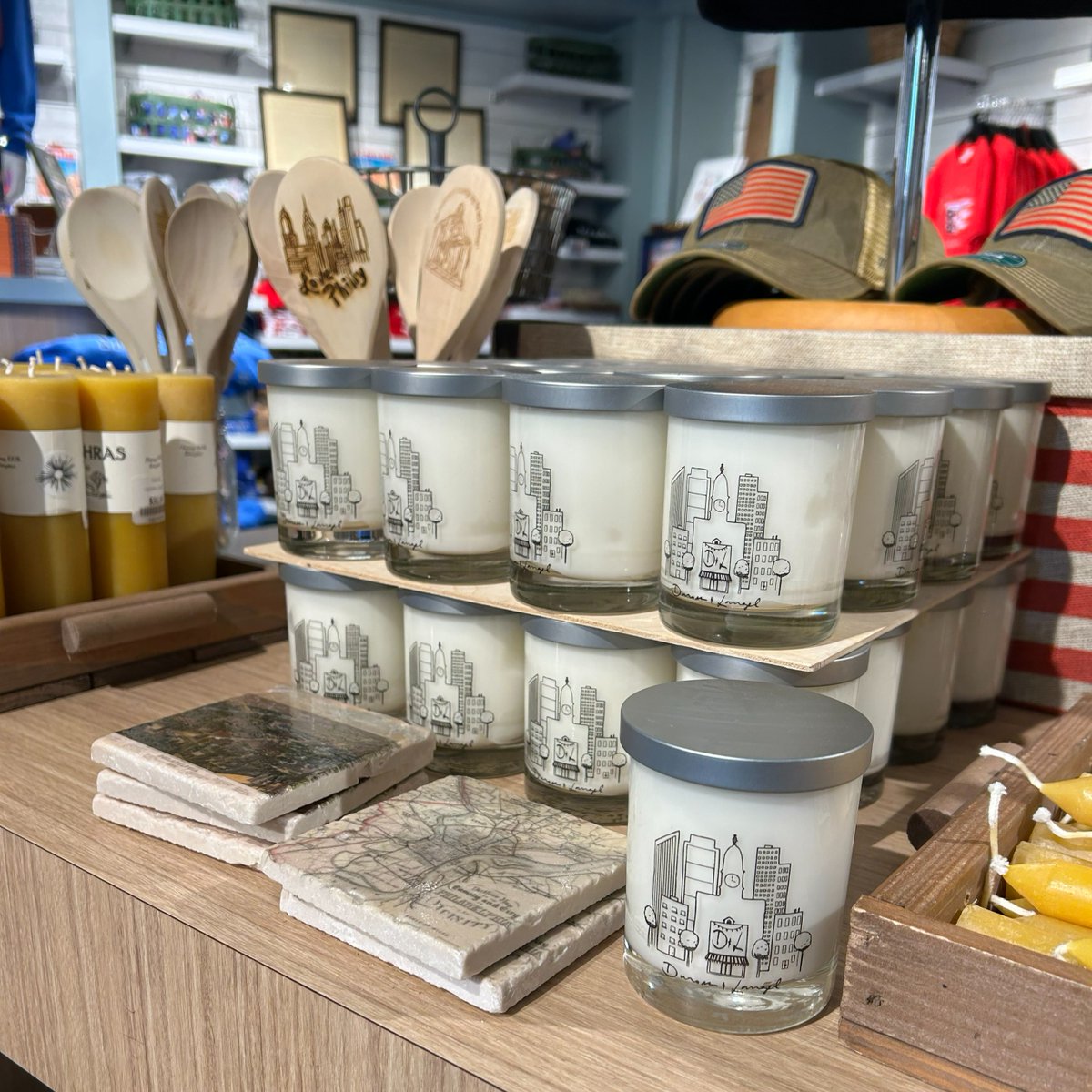 #SouvenirSaturday Take a piece of Philly home with you and light up your space with our iconic Philly-themed candles and charming wooden spoons! Perfect for adding a touch of #Philadelphia to your kitchen or gifting to friends and family.