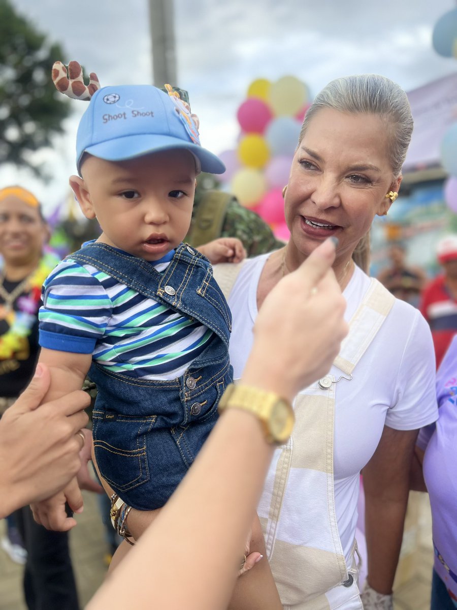 JimenitaToroT's tweet photo. En los municipios también celebramos el #DíaDeLaNiñez los habitantes de #Dagua participan a esta hora de #SúmateJugando con @GobValle https://t.co/6cS1shj0hB