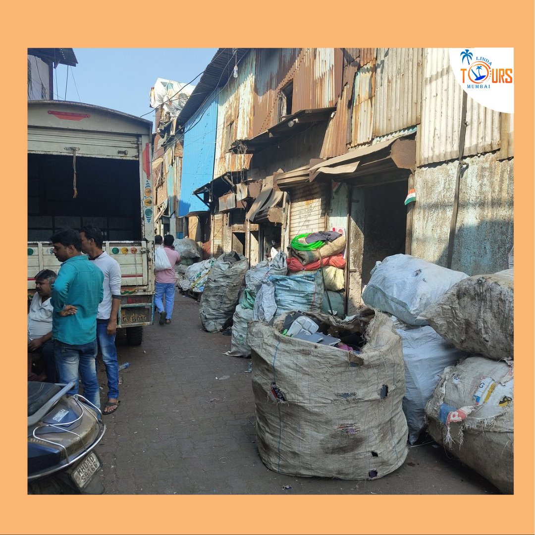 🌟 Explore the heart of Mumbai with Linda Tours! Join us for an eye-opening journey through Dharavi, one of Asia's largest slums. Discover the resilience, creativity, and vibrant culture of its residents. 

#ExploreMumbai #TravelIndia #HiddenGems #LocalExperience #LindaTours🏙️