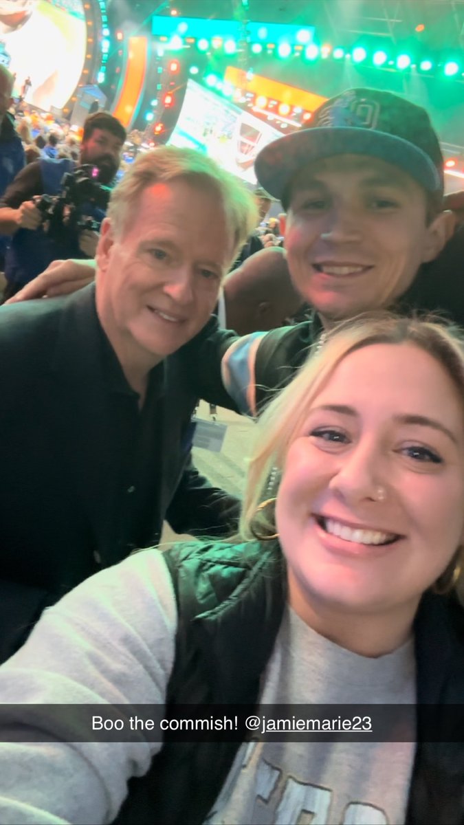 chelza8's tweet image. An Amazing experience! Way to show out Detroit! #NFLDraft  #boothecommish #niceguyactually