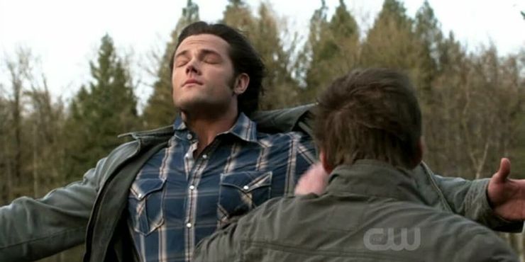 Selfless Sam for #SamWinchesterWeek - that moment in Swan Song when he threw himself into the pit to save the world. There are so many less dramatic sacrifices - for his family, for strangers - but this one was almost incomprehensible in its scope. ❤️ #Supernatural