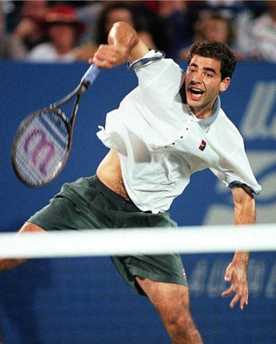 Meraviglioso il nuovo outfit di Jannik #Sinner 🇮🇹 al #MMOPEN 🇪🇦 Maglia bianca, pantaloncini verdi Abbinamento molto semplice che ricorda quello usato da un altro Grande come Pistol Pete 🇺🇸 nel 1995. Forse l'outfit migliore scelto per Jannik finora #tennis #ATPMadrid