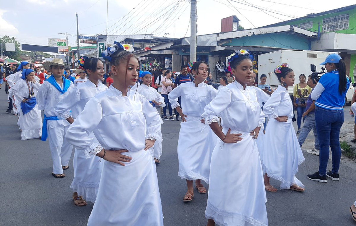 #AHORA || En saludo al Día Internacional de la Danza el Gobierno Municipal de Estelí realizó un Festival Artístico Al Grito del Bolo, que recorrió la avenida central del 'Diamante de las Segovias'. Tatiana Ruiz - Corresponsal #Nicaragua #Noticiero6 #MásVictoriasMásBienestar