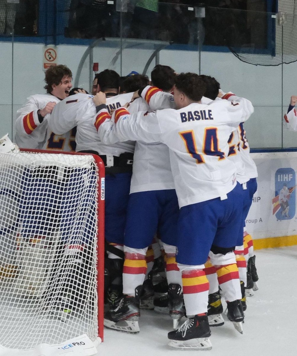 🏒 #HockeyHielo Mundial masculino Vilna 🇱🇹

División I B (Primer partido)

❌️ España 🇪🇸 0-3 🇱🇹 Lituania.
Un partido que se decidió en el segundo periodo con 2 goles de los anfitriones.

💪 El objetivo: no descender. España 🇪🇸 no estaba  en División I desde hace 12 años.