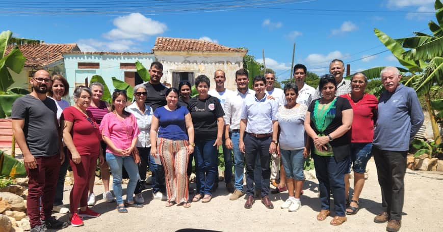 Torralbas_95's tweet photo. 2/2 Consultores cubanos preparados en la metodología "En Marcha", aplicada con éxito en otros países de la región, tendrán la responsabilidad de acompañar a los empresarios y trabajadores por cuenta propia en este proceso que, en definitiva, es de impacto local. https://t.co/1bMh1v8SC2