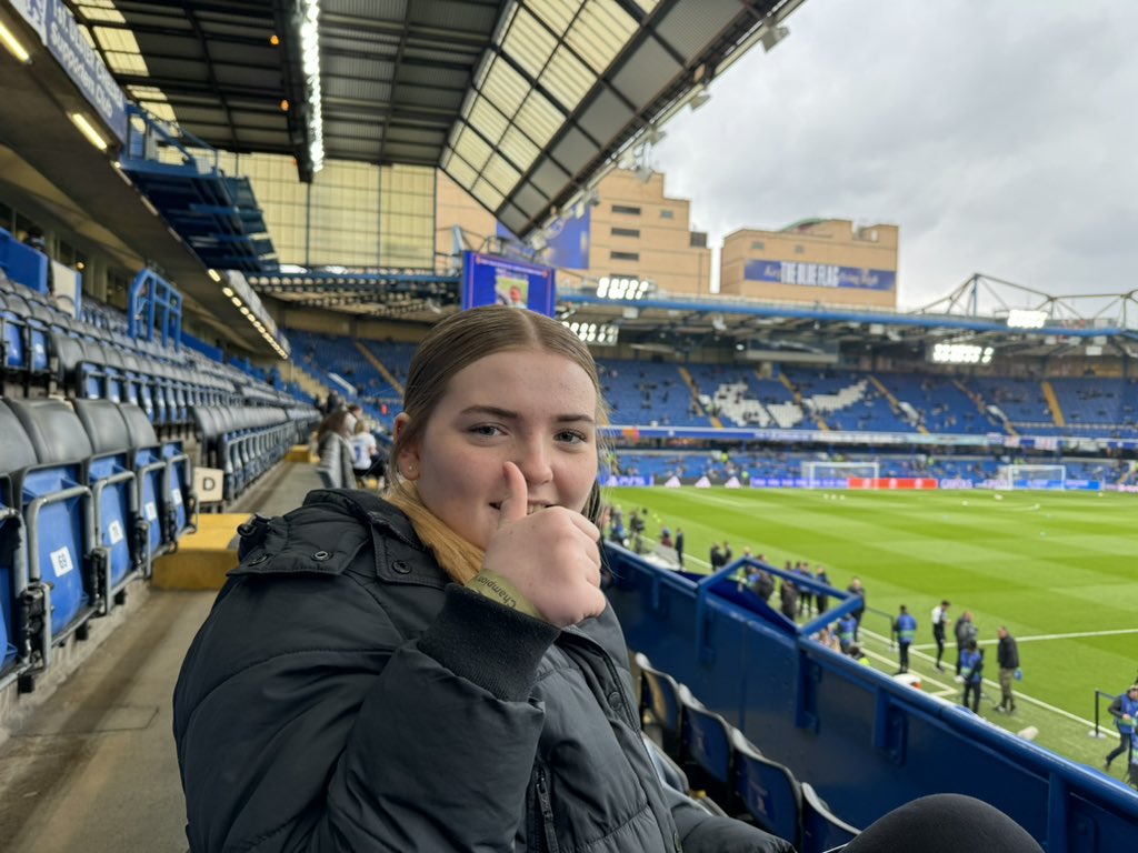 PaulEdser's tweet photo. #cfcwmatchday Come on you Blues 💙 https://t.co/prnCWjQiIM