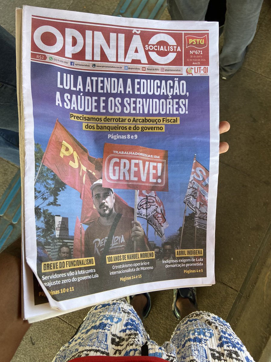 amenor_amenor's tweet image. Construindo um Primeiro de Maio classista e independente ao lado de camaradas! ❤️‍🔥🚩 Hoje colamos na Barra Funda, e lá vendemos jornal, colamos lambes, panfletamos e trocamos ideia com as pessoas ✊🏿🚀 @rebeldia_juv #1M #1demaio #ato #manifestação #construção @opsocialista