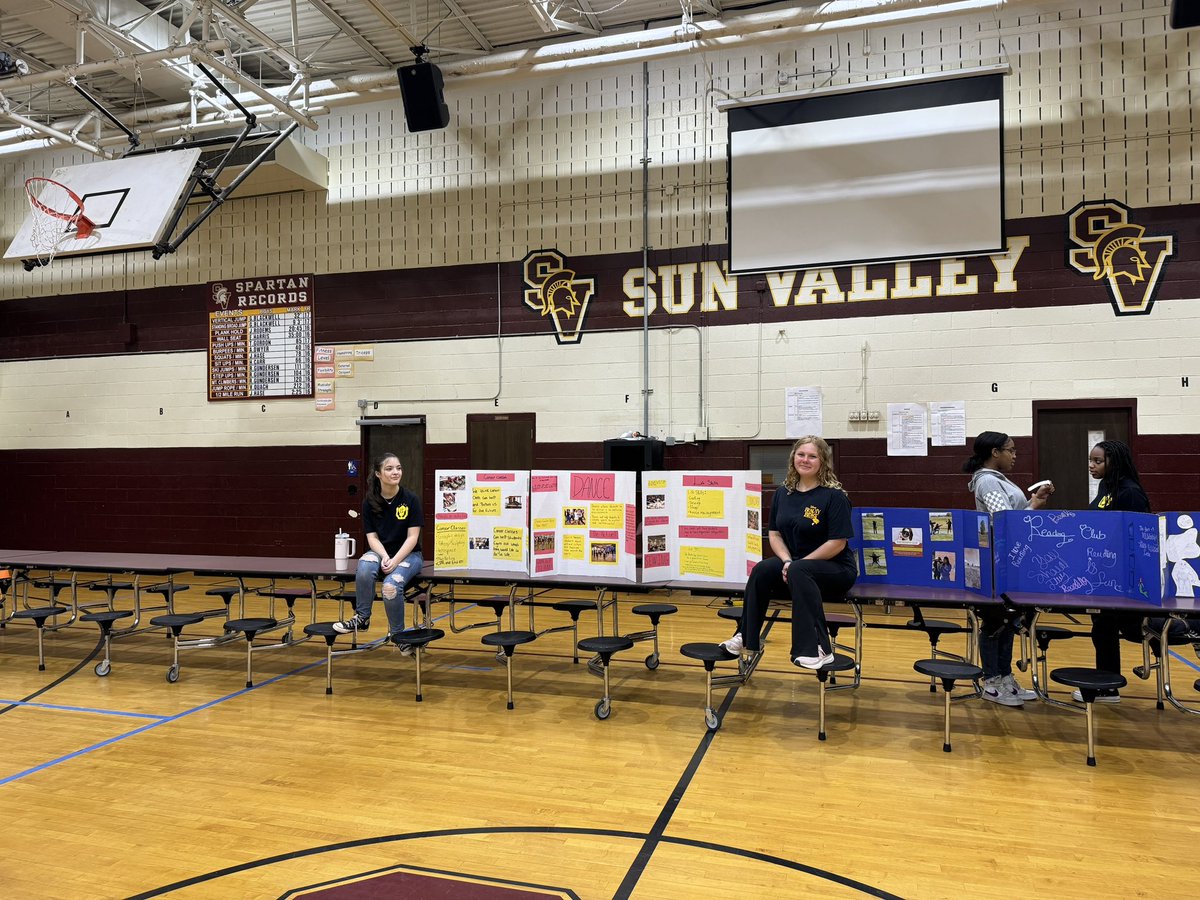 SunValleyMSNC's tweet photo. Ss share about student interest clubs w/Leadership Day visitors. Why yes! Financial & Investment planning club really is a thing. ๐ค#HopeLightstheWay @AGHoulihan @UCPSNC @kevinplue @GinaChisum1 https://t.co/oKnJvVvCow