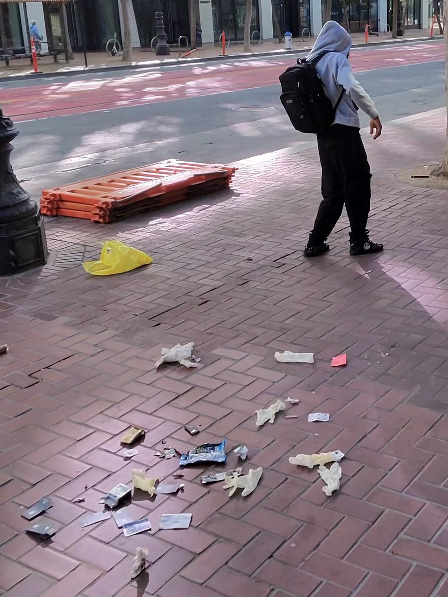 Attempting to walk down Market St to Saluhall this morning. 

This is what it looks like. 

What’s the plan, folks?

311 is the only one that ever even responds. 

@LondonBreed @sfbos @SFPD @mattdorsey @SF_DPH @SFMTA_Muni @SF311 @SFPDChief @sfchronicle @SFGate @sfgov