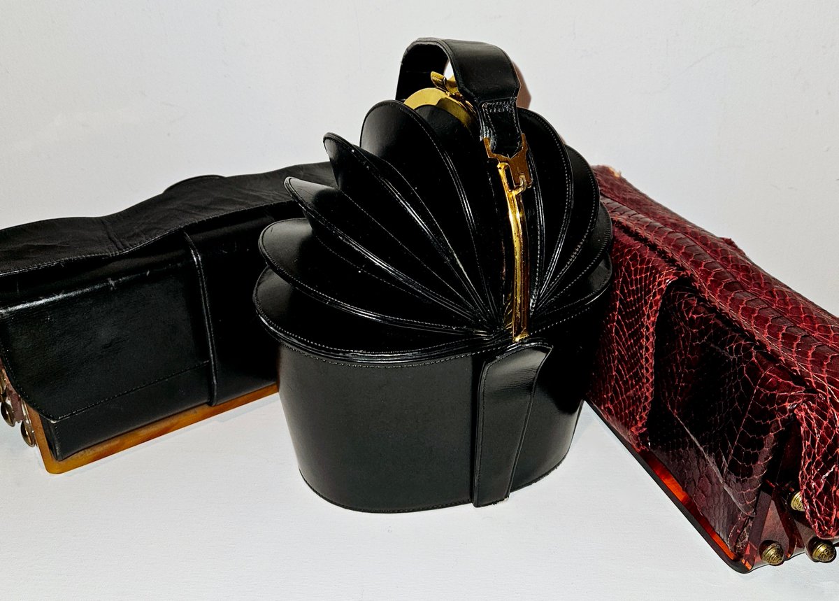 Today on the website: The Eli Bogan Handbag Company - And a Possible Connection to Artist/Designer Eric de Kolb #vintage #purse #handbags #handbaghistory #fashionhistory vintagepursegallery.blogspot.com/2024/04/eli-bo…