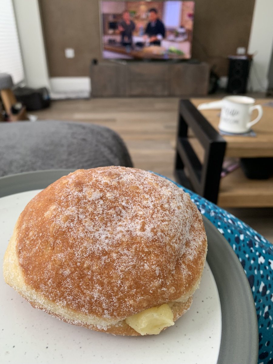 ValerieBarlow6's tweet photo. @parkrunUK Loved running around @oakhillparkrun today. I didnโt stop, got my best #parkrun time there all year and treated myself to a celebratory doughnut after #perfectstarttotheweekend ๐งก https://t.co/9a19WUPbR5