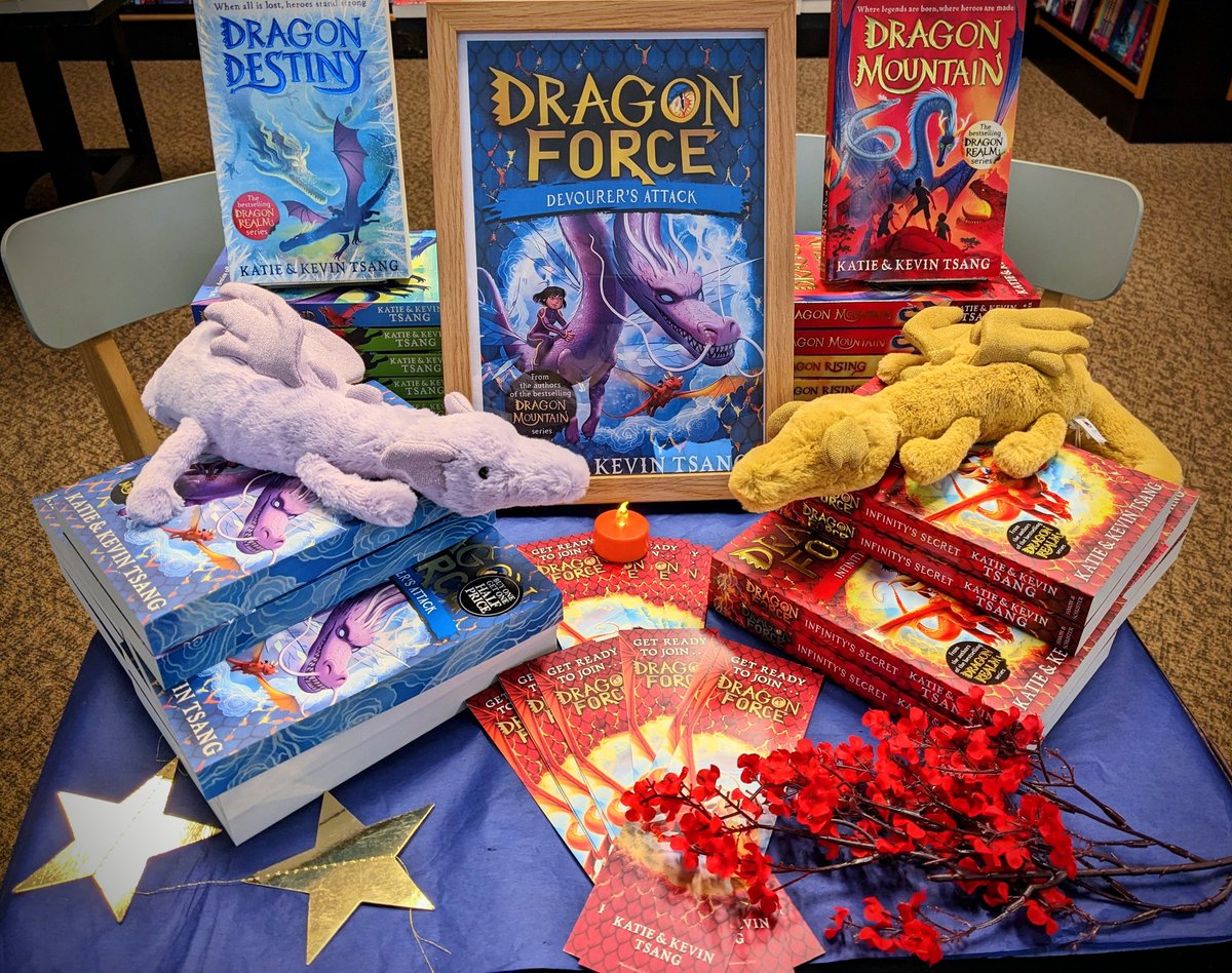 My Dragon Force table at @WaterstonesO2 for @kwebberwrites @kevtsang 🐉