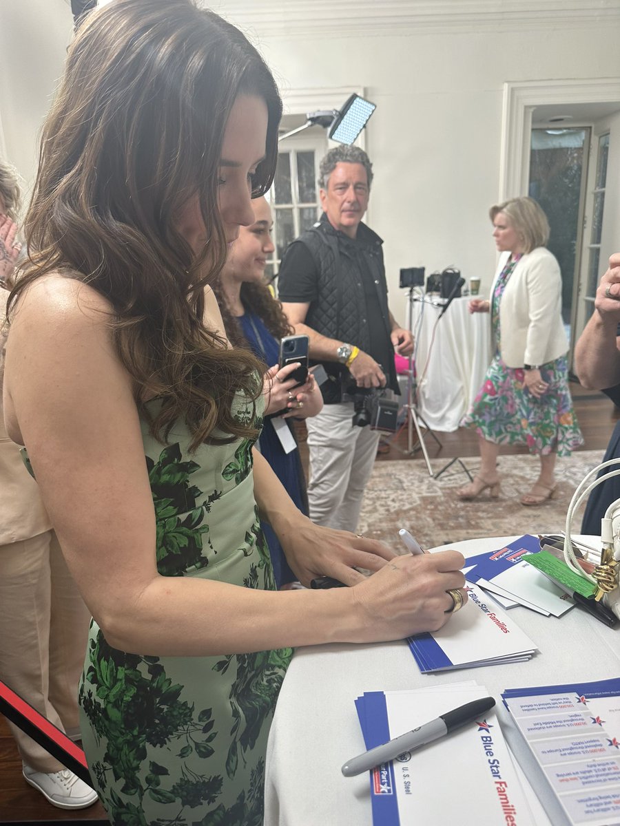 More #BSF supporters rolling in to sign the #HonorWall! We’re deeply grateful to @SavannahGuthrie, @DesiLydic, @kasie, and @SophiaBush for taking the time to share their messages with our service members. Your support means the world to us and those who defend our freedom.