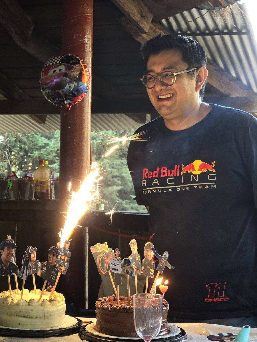 ricksaurio's tweet image. Este post es solo para presumir que tuve una checo fiesta bien  chida! Solo me falto la felicitación del viejo sabroso! Pero ya llegará! #checoperez #checo @SChecoPerez