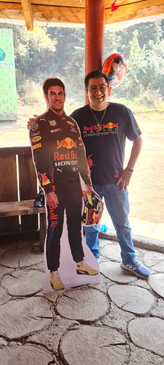 ricksaurio's tweet image. Este post es solo para presumir que tuve una checo fiesta bien  chida! Solo me falto la felicitación del viejo sabroso! Pero ya llegará! #checoperez #checo @SChecoPerez