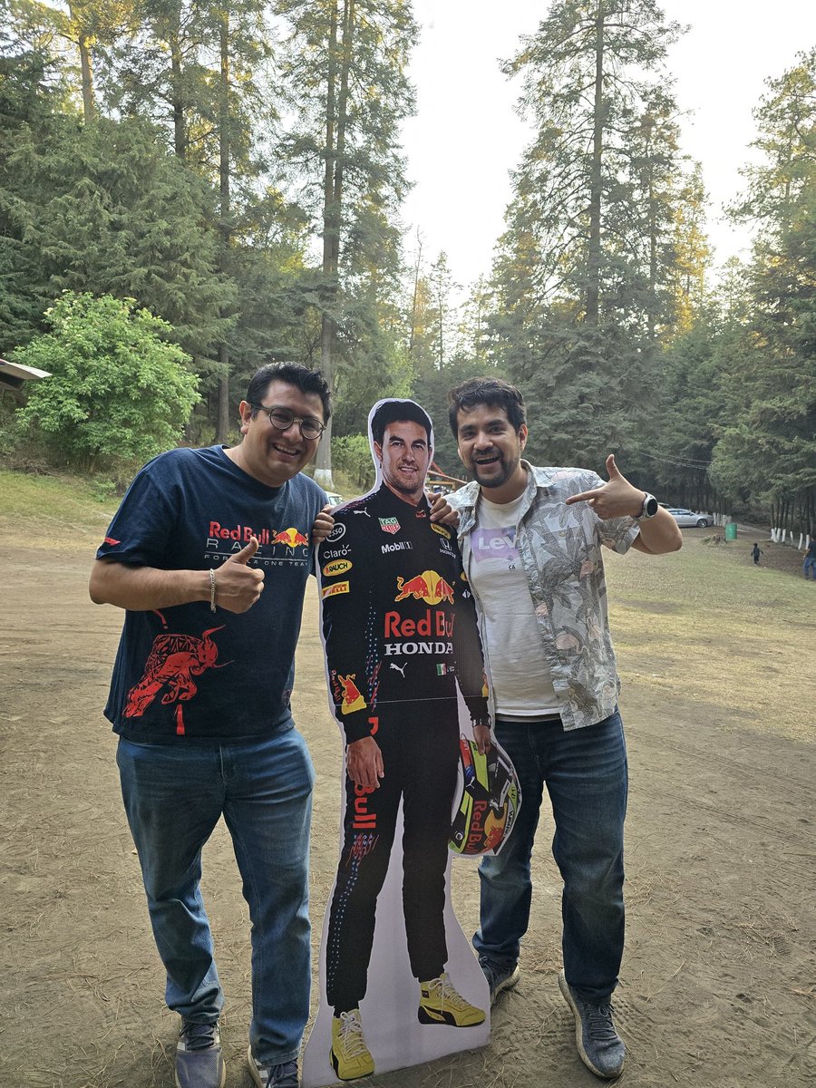 ricksaurio's tweet image. Este post es solo para presumir que tuve una checo fiesta bien  chida! Solo me falto la felicitación del viejo sabroso! Pero ya llegará! #checoperez #checo @SChecoPerez