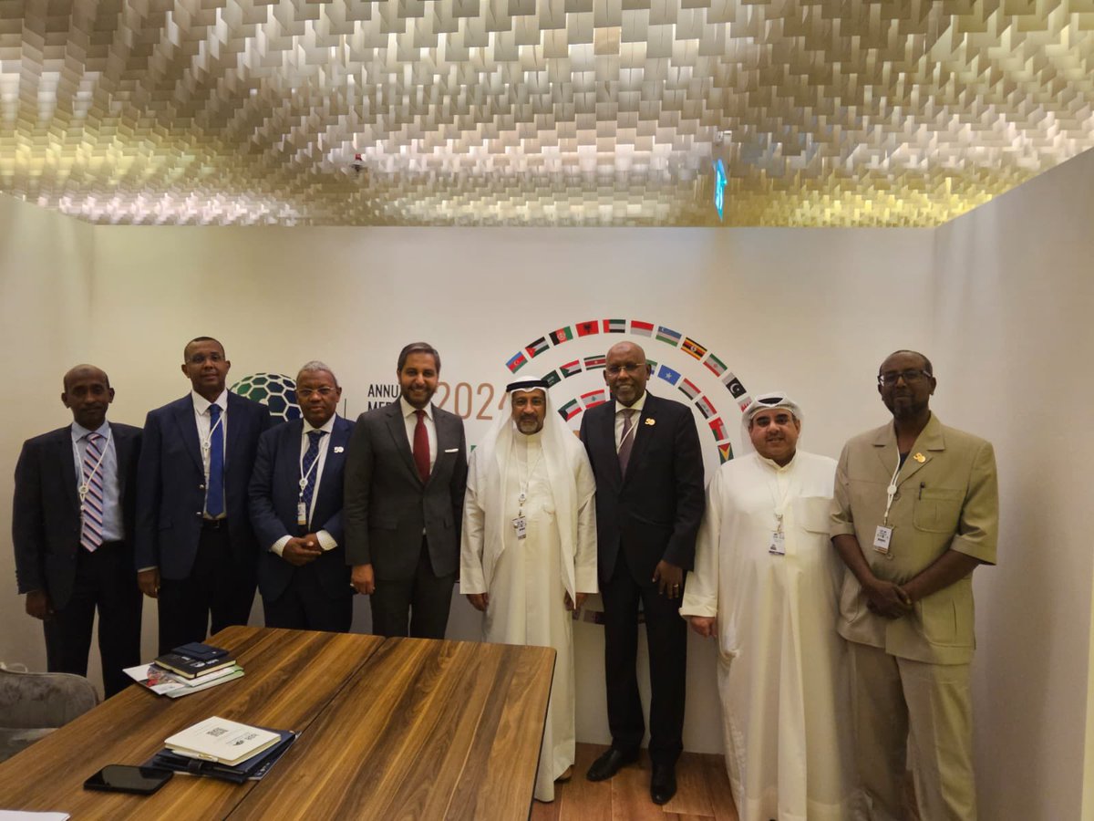 Ilyasdawaleh's tweet photo. Rencontre fructueuse #Team #Djibouti avec #Kuwait Fund’s Executive Managment. 
#KFAED est partenaire historique de choix. 
Des bonnes nouvelles bientôt, dans les infrastructures routières nationales. https://t.co/wx8cCLQjEu