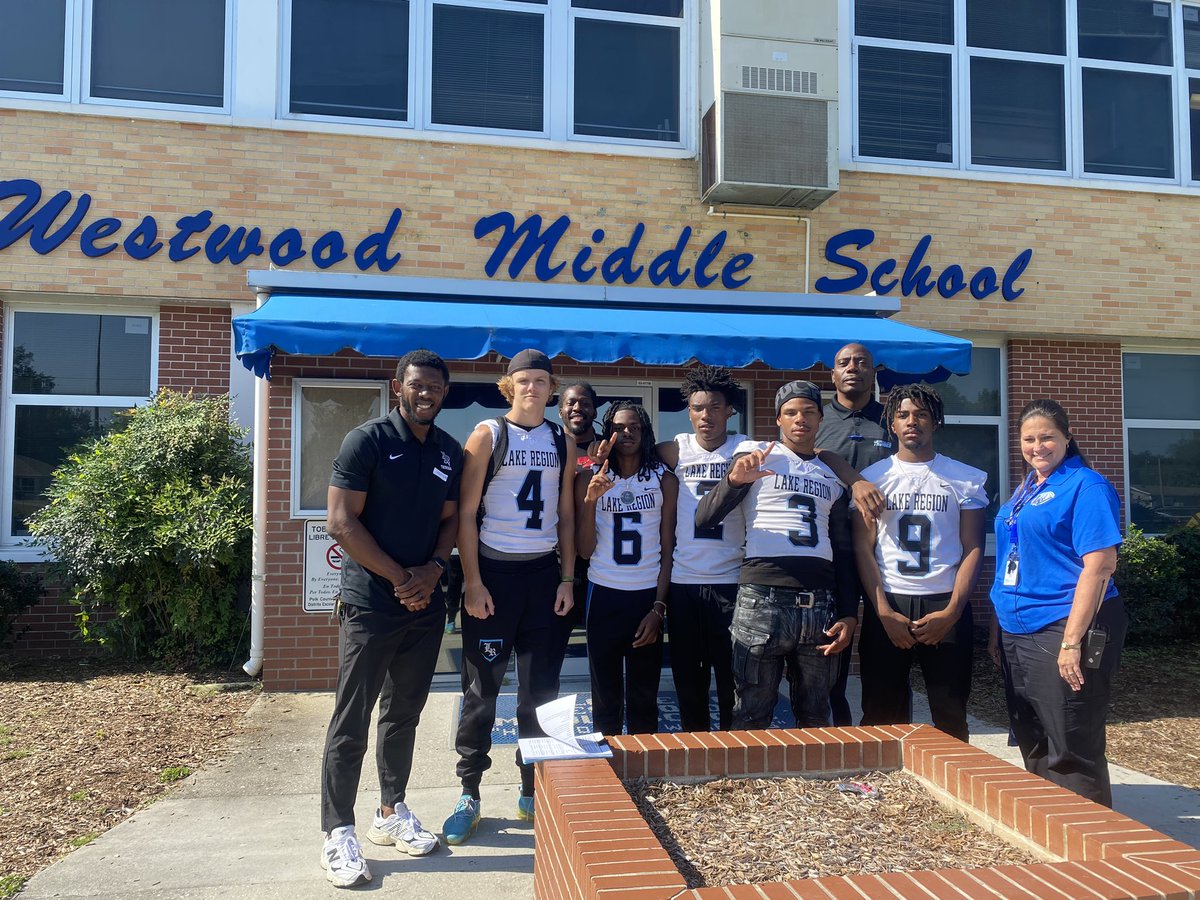 Our program took a HUGE step in the right direction yesterday with our “COMMUNITY” goals. We visited three middle schools &amp; had a spring parent meeting.

We want to thank administrators, student-athletes, &amp; parents for an amazing day of building relationships. #GoThunder 🩵🤍🖤⚡️