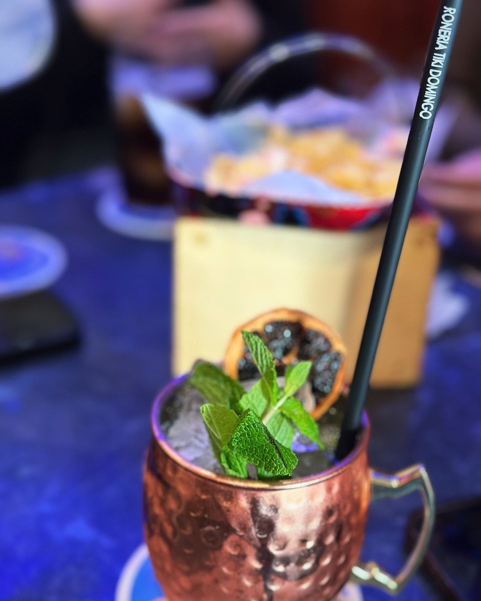 Vamos a celebrar que llueve joder. Donde si no? <a href="/bardomingo/">Domingo Bernardo</a>