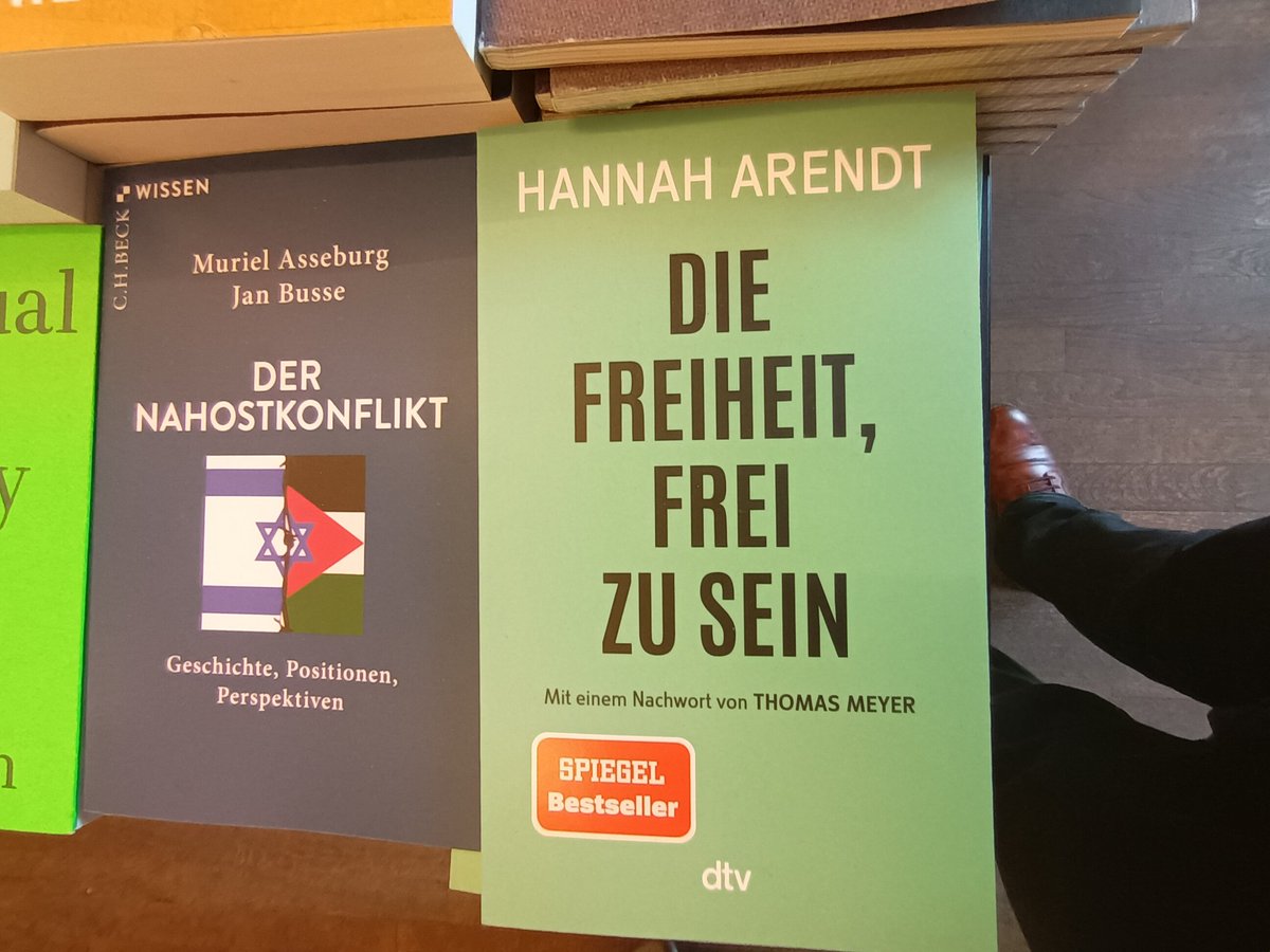 @LyndseyStonebri In stock at my favourite bookshop in Berlin - and thanks again for the discussion and presentation Tuesday Buchhandlung Walther König an der Museumsinsel 030 25760980 g.co/kgs/dNXNJpa