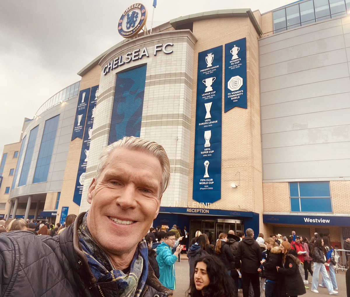 There’s nothing quite like a great family European football night at #stamfordbridge #COYB #UWCL #CHEBAR #ChelseaBarca @ChelseaFCW @FCBfemeni @P_B_London @ChelseaFC