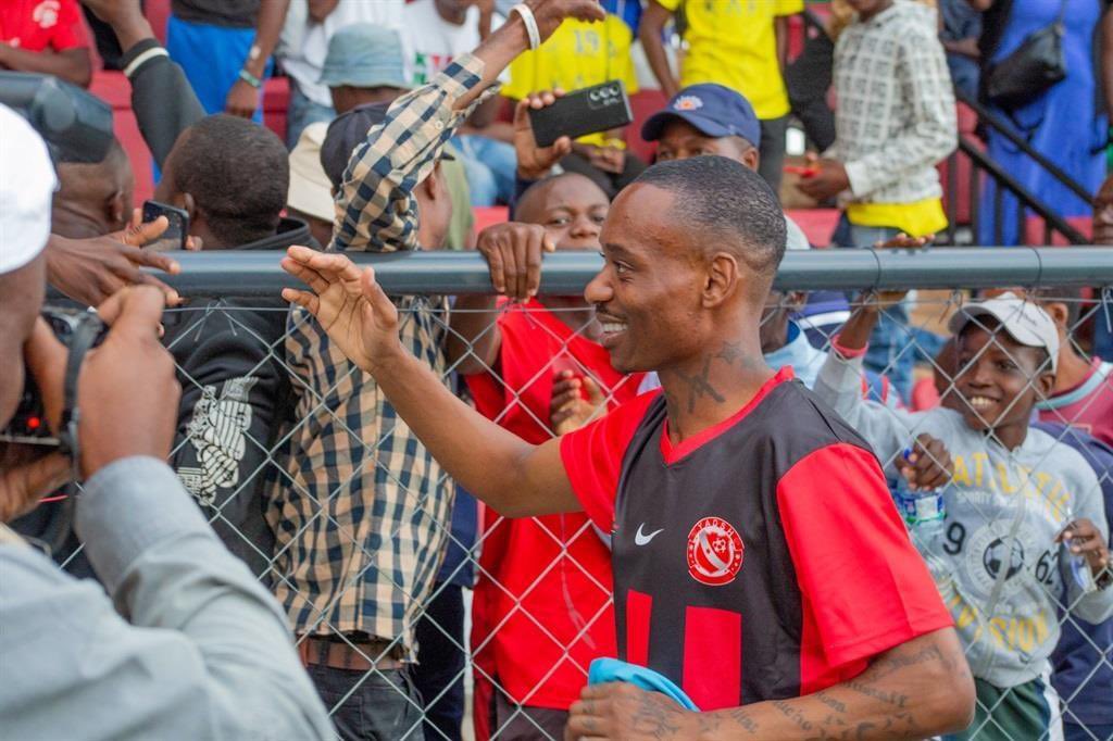 🇿🇼 Khama Billiat with a brace for Yadah FC against Chicken Inn. FT: Yadah 2-1 Chicken Inn #Zimbabwe #PSL #Zimfootball