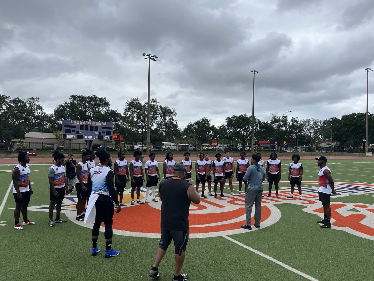 _LBPerformance's tweet image. LBP c/o 2021 @josiahkeepit1 came through to impart wisdom on the next wave of #LBPride! We’re building legacies one linebacker at a time! #LinebackerPerformance