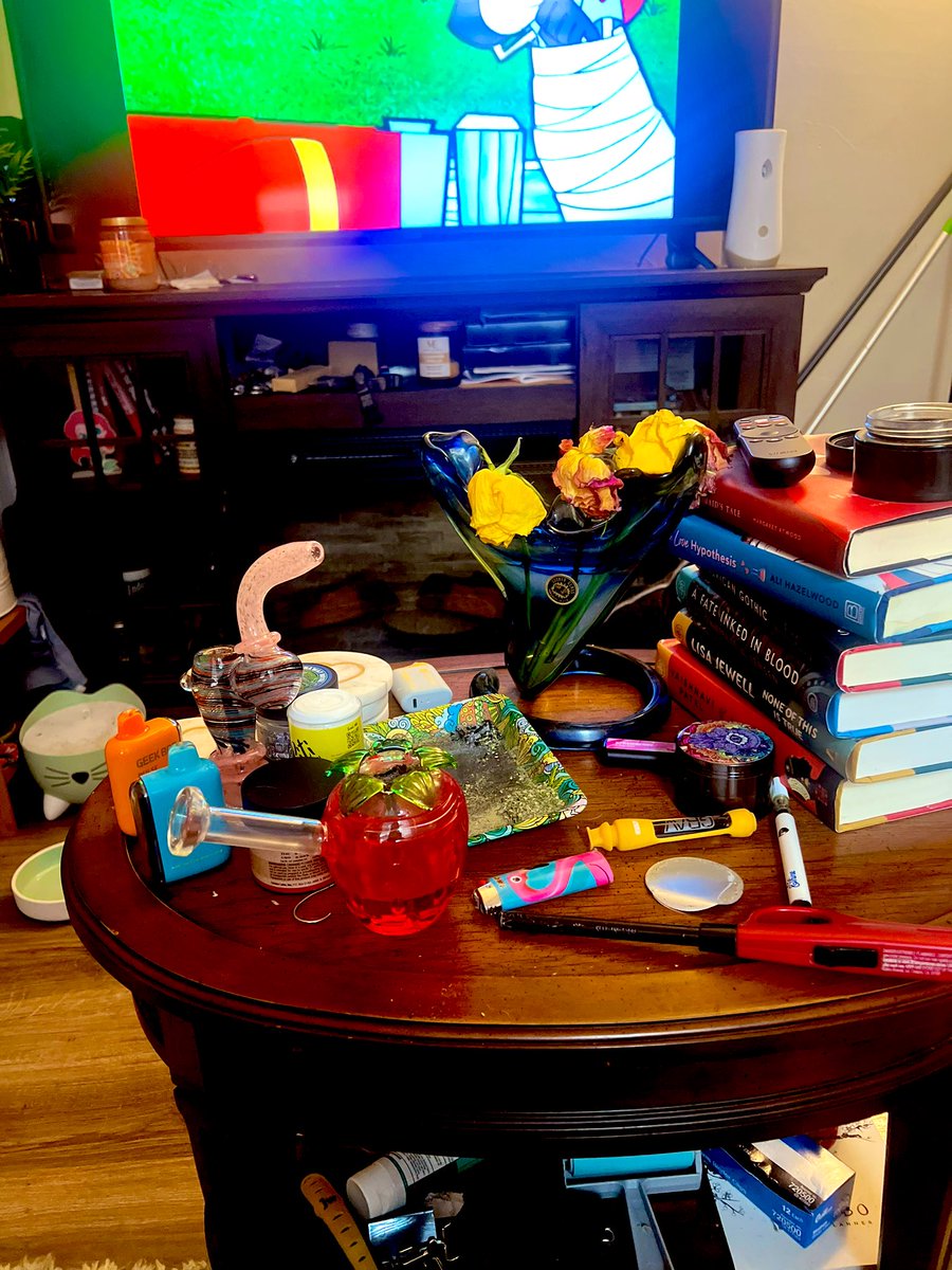 KindHippieSoul's tweet photo. When this is your coffee table on a #SaturdayMorning 💚🍃🔥🌬️💨💨🌈🦄
#WeekendVibes #420Advocate #StonerChicksDoItBetter #WakeAndBake #GanjaGoddess #getlifted #GetMedicated #PeaceAndLove https://t.co/rTVsiAF3dA