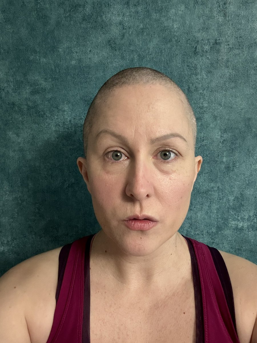 Ready! It was interesting and funny.
No crying involved. I don't feel sad. I guess I prosessed it in advance.
#cancer #breastcancer #cancerawareness #breastcancerawareness #myday #mylife #hairday #fuckcancer