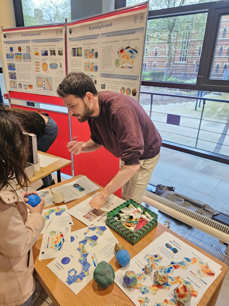 Thanks to everyone who came to our #EarthDay event and to our fantastic volunteers for taking the time to share their knowledge! @OxfordPhysics @mplsoxford