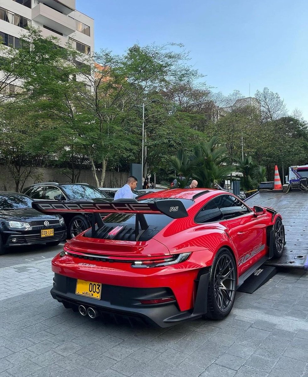 WorldWideCarsTM's tweet photo. Pick your favorite Porsche GT3RS! https://t.co/5ZzZn1PURF