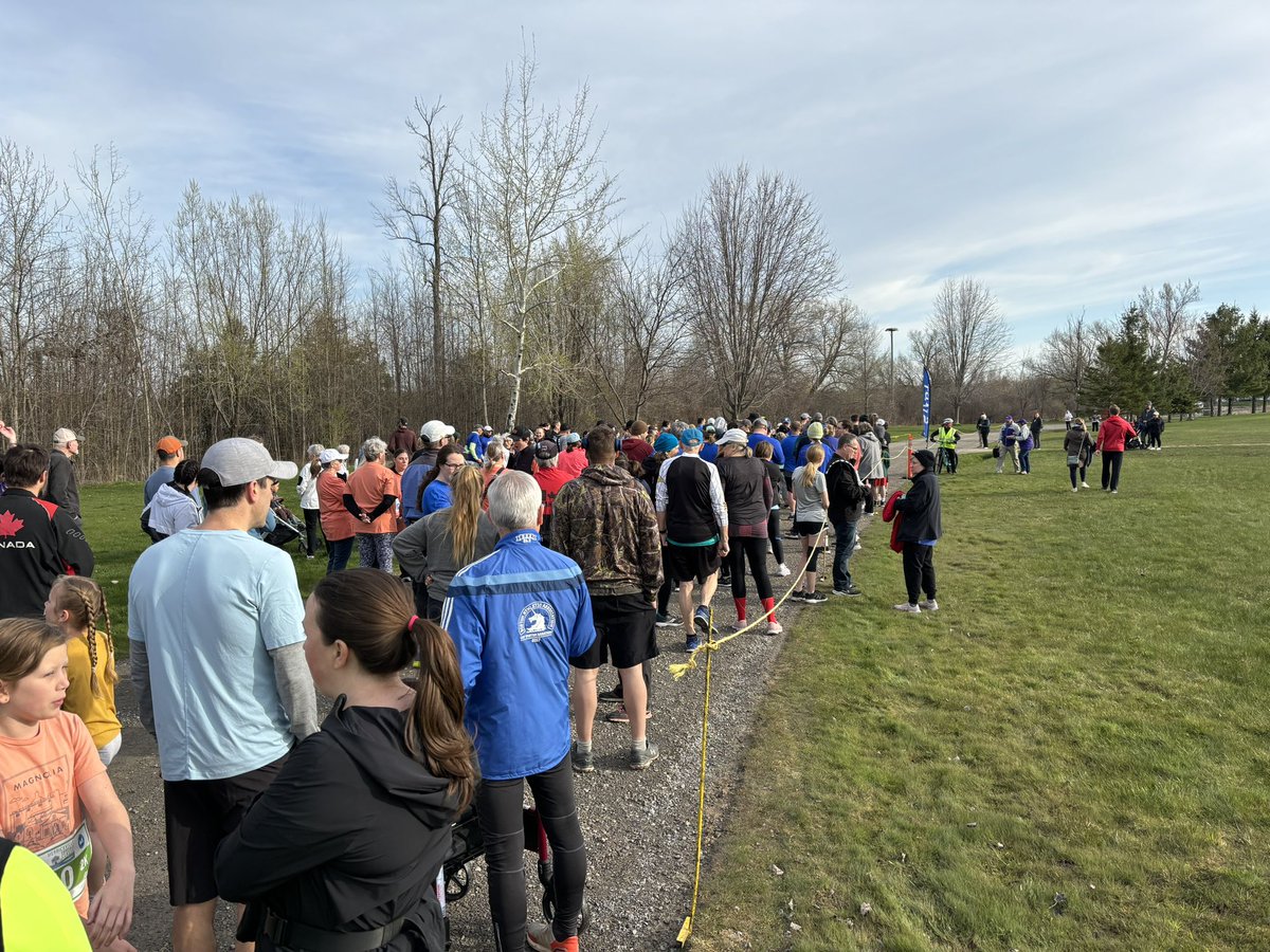 Sunny start to the day at the Merrickville Heritage Classic Community Run. Over 400 participants in 2K 5K and 10K. Nice to chat with Mayor Cameron!