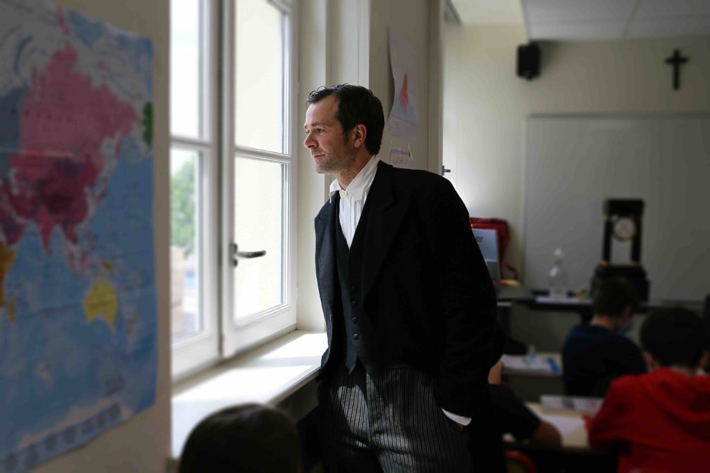 CultureCotton2's tweet photo. Grosse semaine de reprise et d'actions #EAC pour nos élèves !
Lundi, le comédien Julien Bleitrach est intervenu dans trois classes de 4e autour du #Horla, une plongée dans le #fantastique qui a ravi élèves et enseignantes 👍 #théâtre https://t.co/VhUpuIxtqB https://t.co/5EoqGWq8Bx